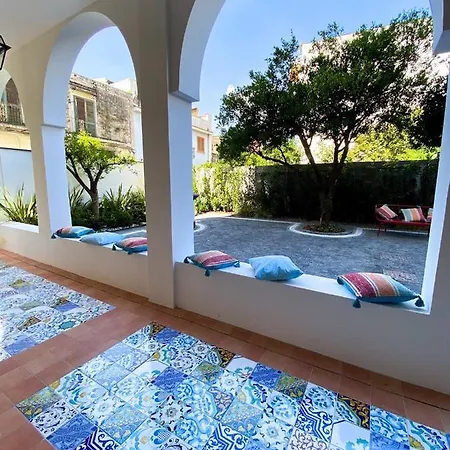 Raphaelle Relais Bed & Breakfast